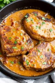 Juicy & Flavorful Smothered Pork Chops