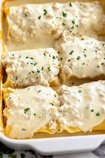 Chicken Alfredo Lasagna Rolls